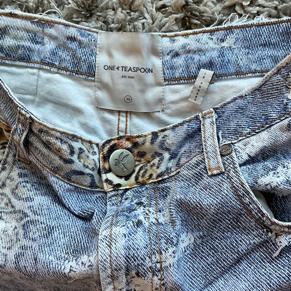 One Teaspoon Distressed Leopard Print High Waist Bandits Denim Shorts - Picture 3 of 6